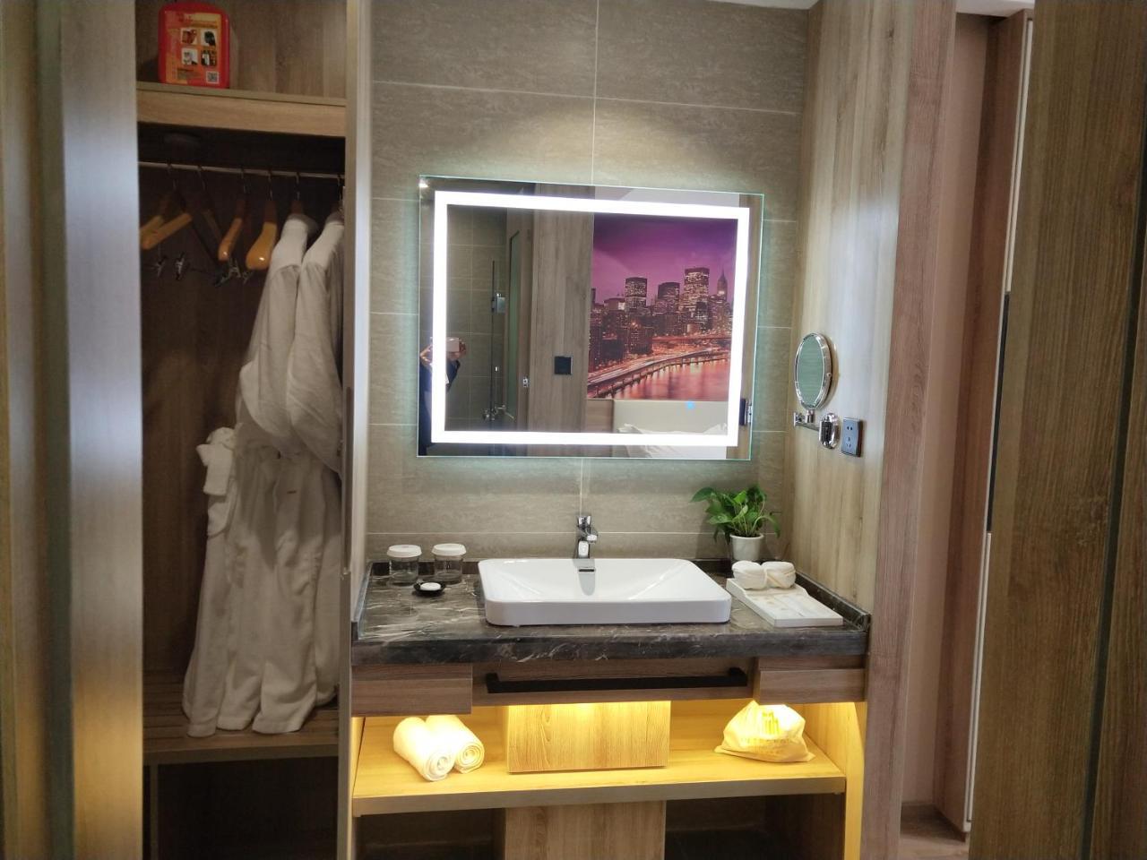 Jinjiang Metropolo Hotel Nanjing Jiangjun Dadao Hehai University Branch Eksteriør bilde